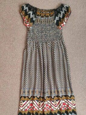 Summer Beach 10-12: Shell-colored black dress